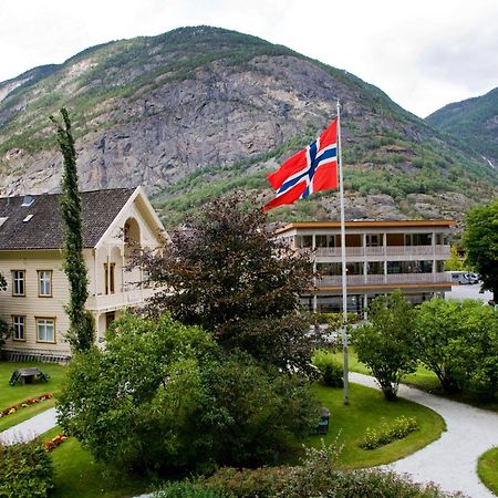 Lindstrom Hotel Lærdalsøyri Exterior foto