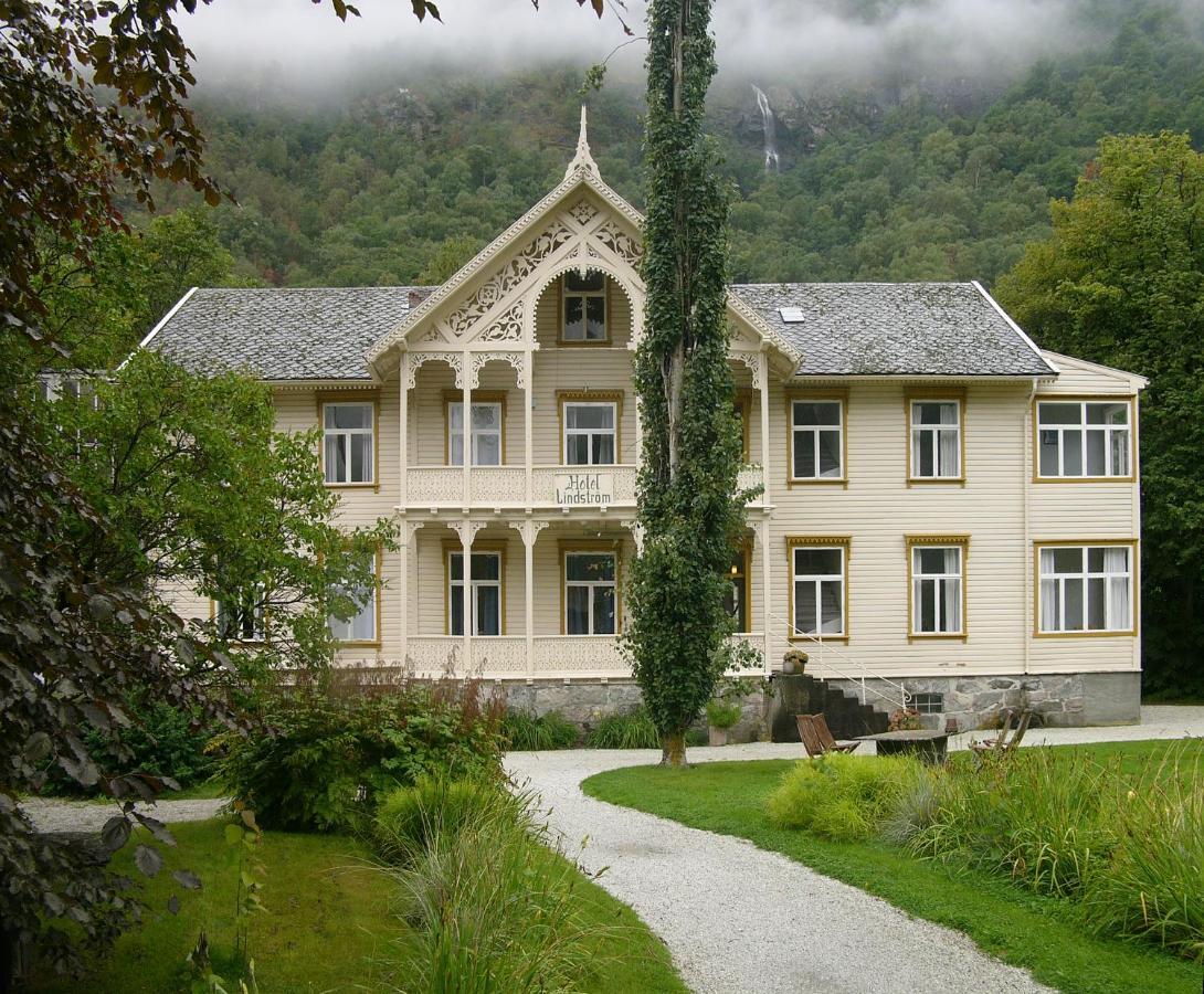 Lindstrom Hotel Lærdalsøyri Exterior foto