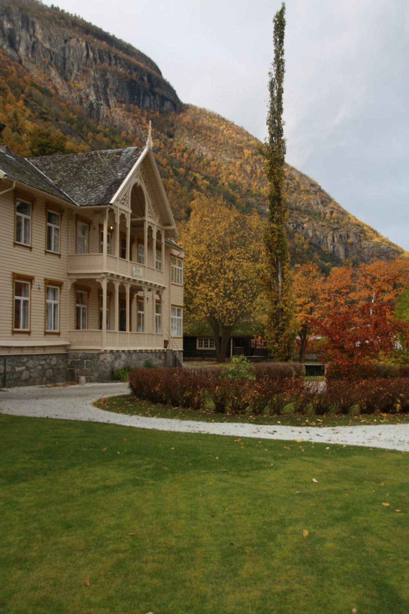 Lindstrom Hotel Lærdalsøyri Exterior foto