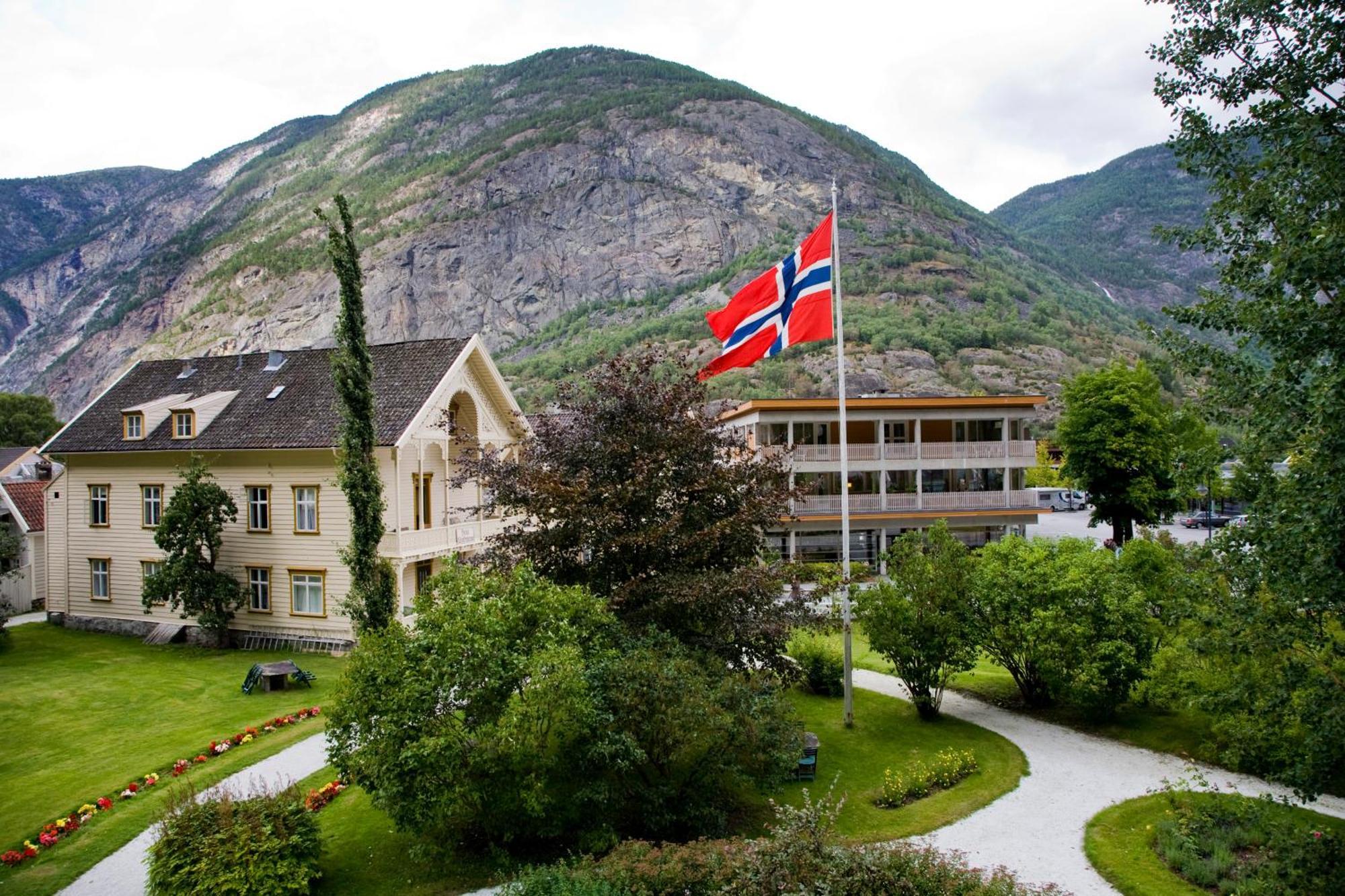 Lindstrom Hotel Lærdalsøyri Exterior foto